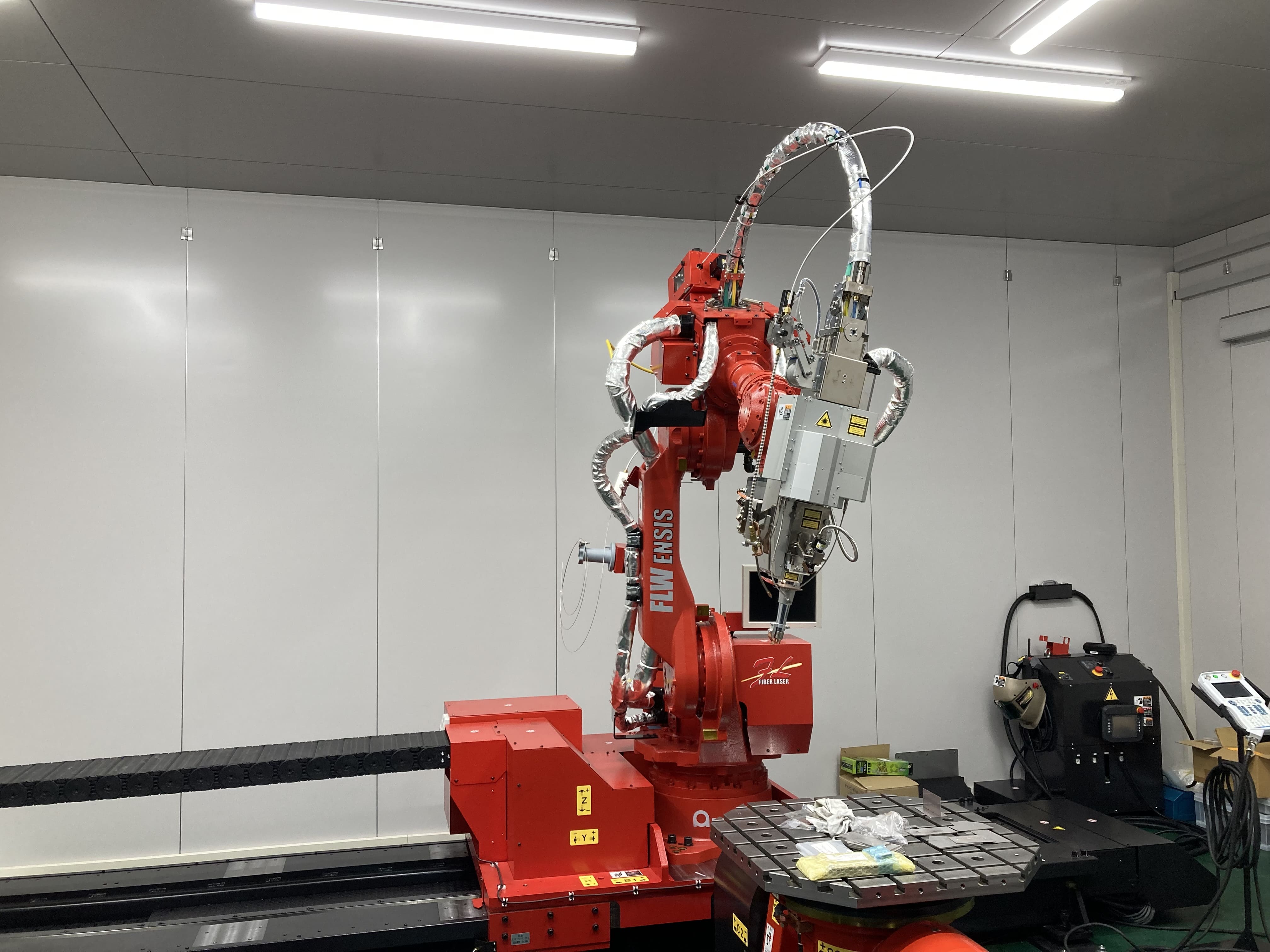 ファイバーレーザー溶接ロボット