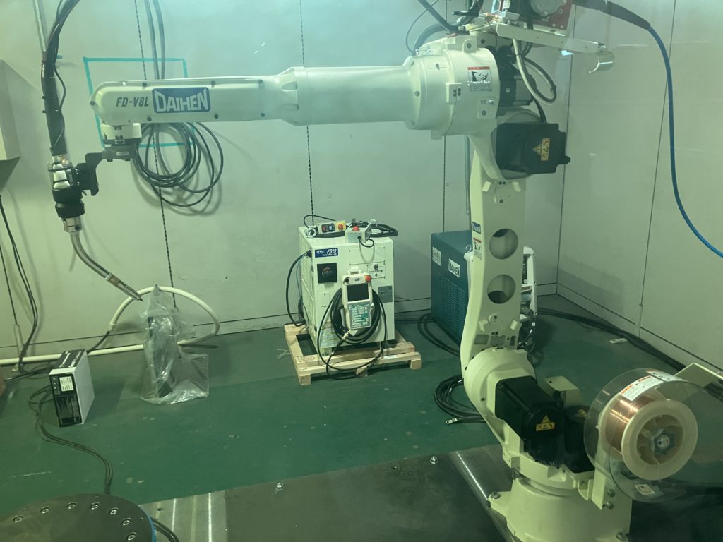 筐体溶接ロボット